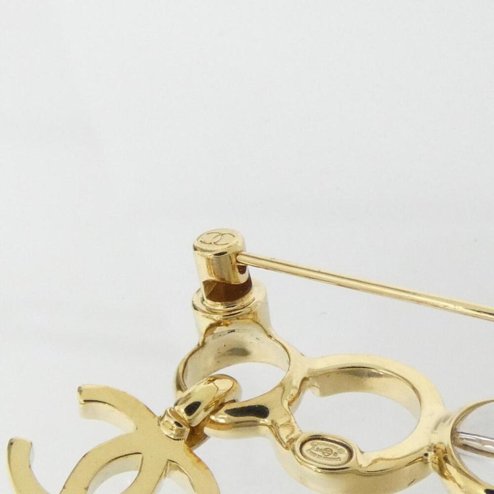 CHANEL White Brooch - Picture 3 of 3